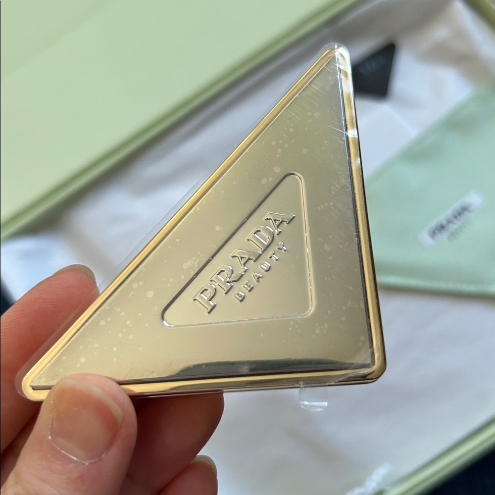 Prada Beauty Triangle compact mirror - Picture 11 of 17